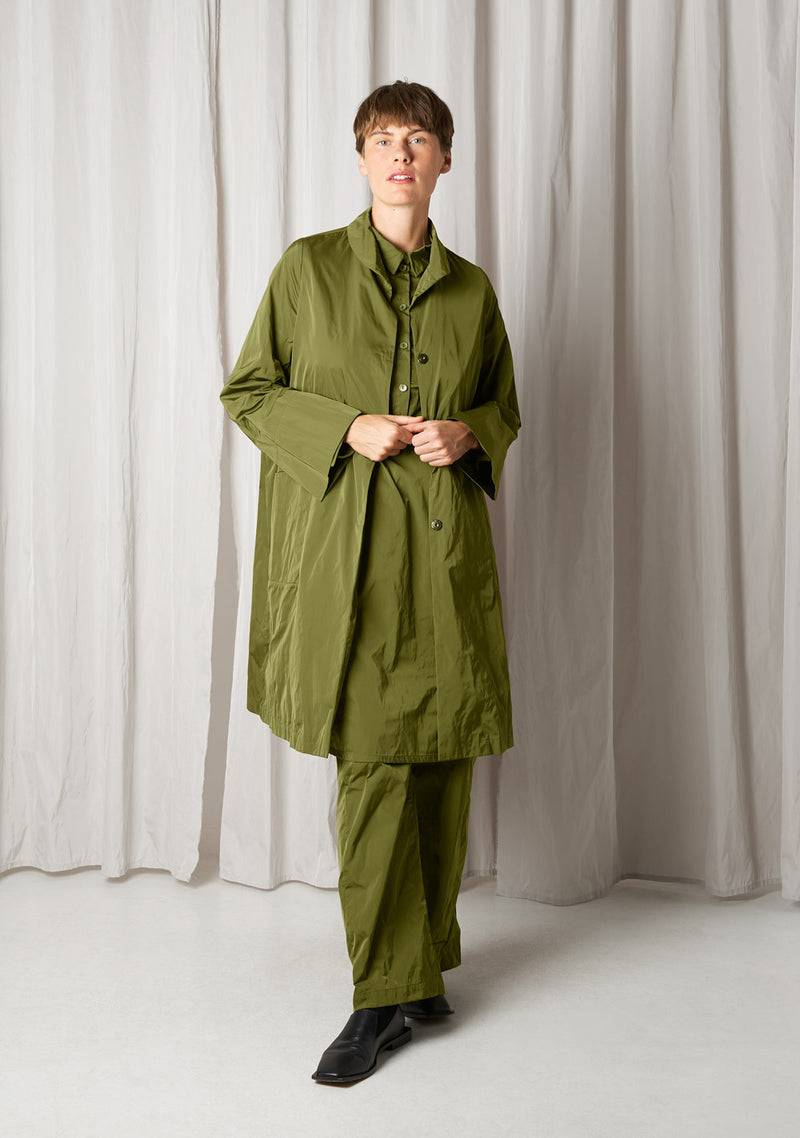 Katharina Hovman Mantel heavy Taffeta, matcha Begrenzt auf 3 Tage