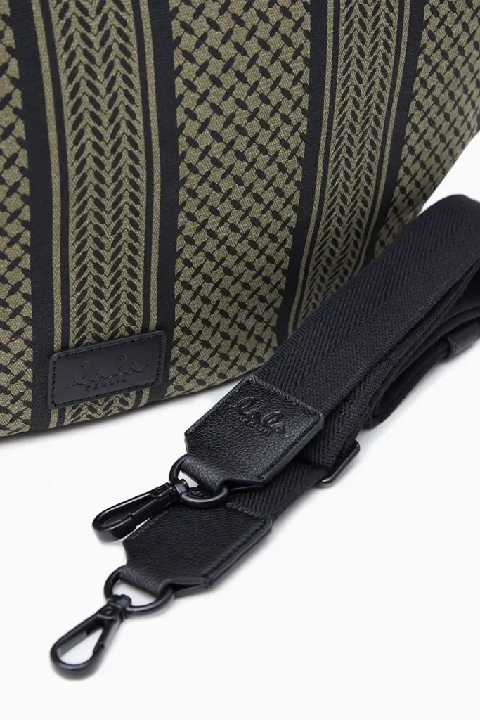 Lala Berlin Crossbody Milora canvas olive/black Rabatte dieses Monats