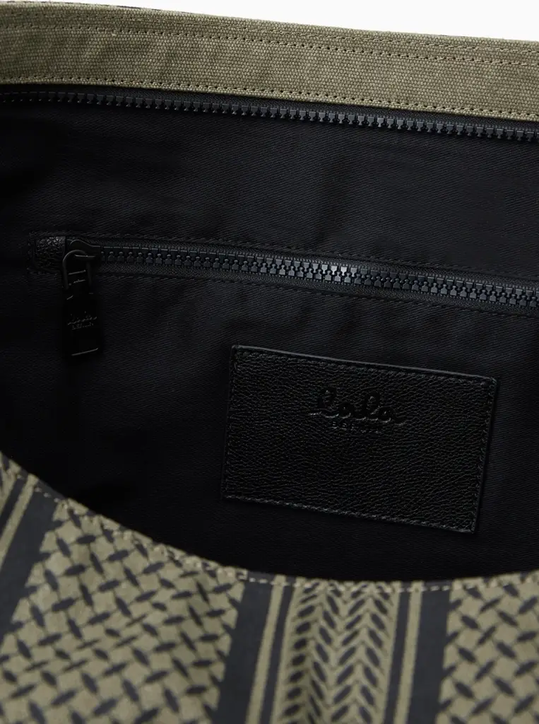 Lala Berlin Crossbody Milora canvas olive/black Rabatte dieses Monats