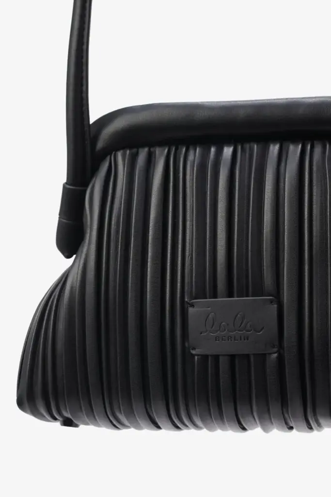 Lala Berlin Crossbody Clutch Maude vegan leather plisse black Online Outlet