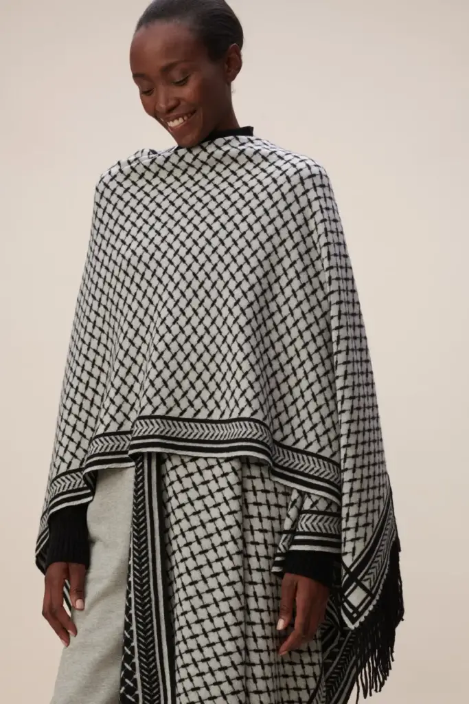 Lala Berlin Poncho Trinity Classic cashmere black/white Wochenangebot