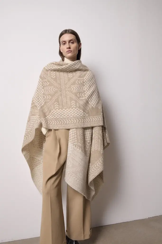 Lala Berlin Poncho Pineo wool mix heritage star sand Neueste Stile