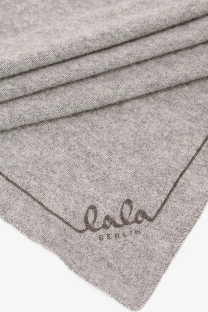 Lala Berlin Triangle Solid Logo M cashmere city middlegrey melange Neuheiten