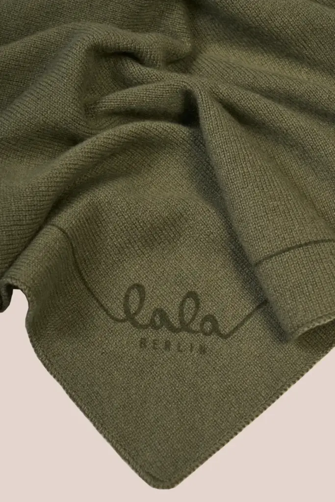 Lala Berlin Triangle Solid XS cashmere leaf Neueste Stile