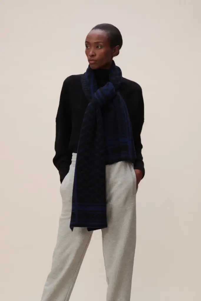 Lala Berlin Scarf Chuck cashmere dark blue Vierteljährliche Förderung