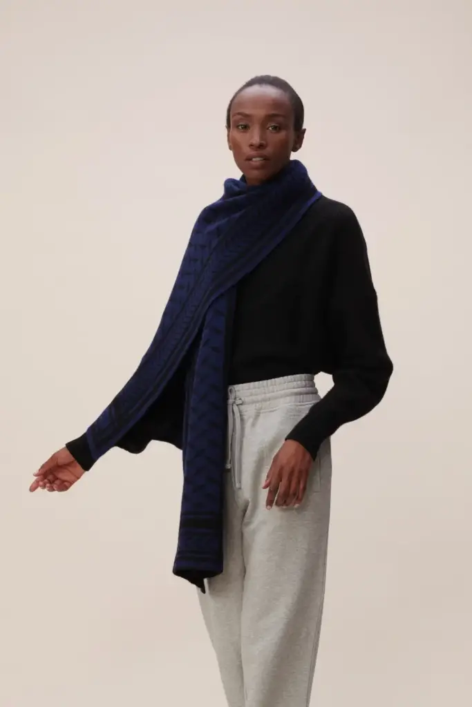 Lala Berlin Scarf Chuck cashmere dark blue Vierteljährliche Förderung
