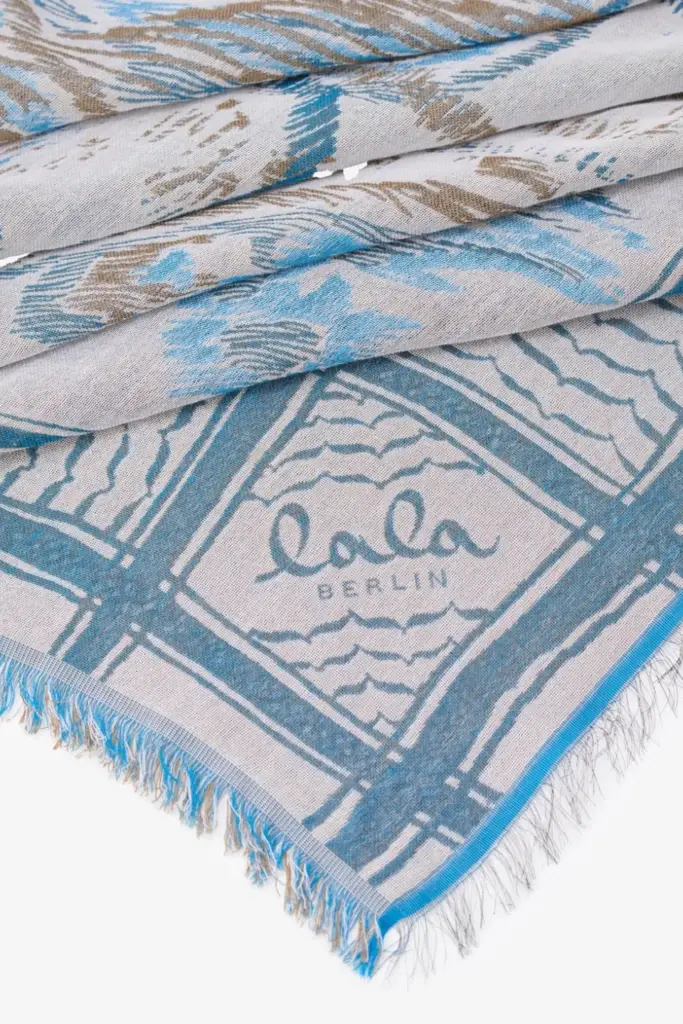 Lala Berlin Triangle Amalino cotton mix paisley park blue Kostenloser Versand international