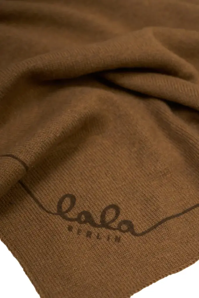 Lala Berlin Triangle Solid M cashmere mocca Verkauf