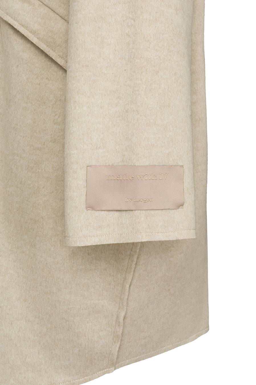 Liv Bergen Oversized Mantel in sand Neueste Stile