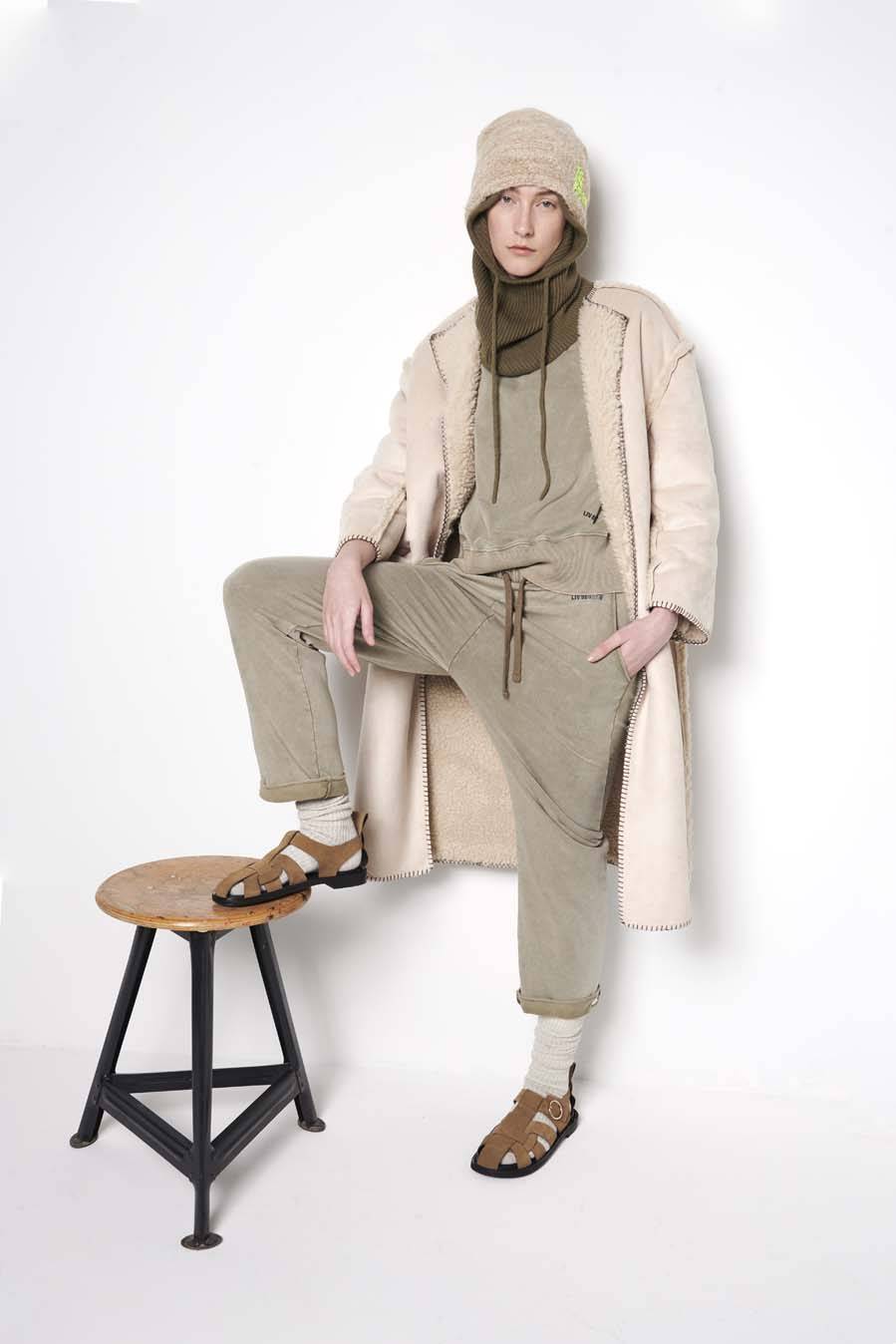 Liv Bergen Mantel knitted in nature Super Rabatt