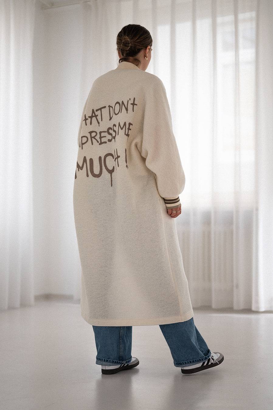 Liv Bergen Mantel "THAT DON'T IMPRESS ME MUCH" in creme Neuheiten