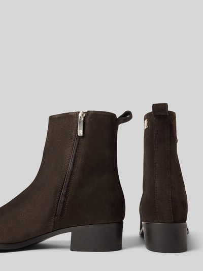 Peek & Cloppenburg Tommy HilfigerStiefel mit Label-Detail in dunkelbraun Osterangebot