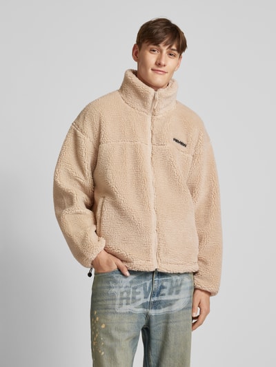Peek & Cloppenburg REVIEWFleecejacke mit Label-Detail in ecru Vatertagsangebot
