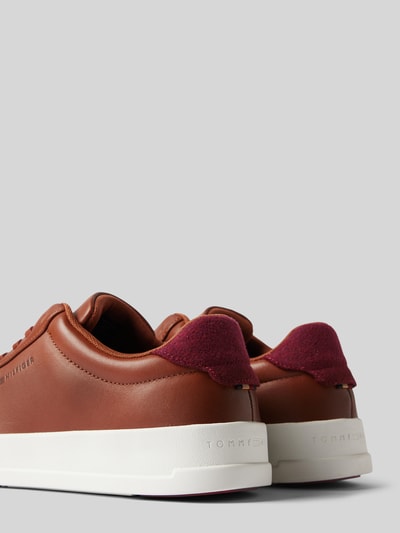 Peek & Cloppenburg Tommy HilfigerSneaker aus Leder mit Label-Detail in cognac Verkauf