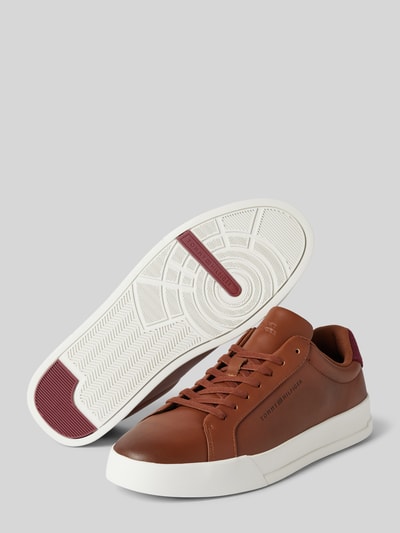 Peek & Cloppenburg Tommy HilfigerSneaker aus Leder mit Label-Detail in cognac Verkauf