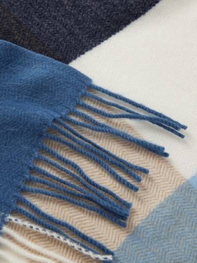 Peek & Cloppenburg s.Oliver RED LABELSchal aus weichem Viskose-Mix mit langen Fransen und Karomuster in blau Sonderangebote