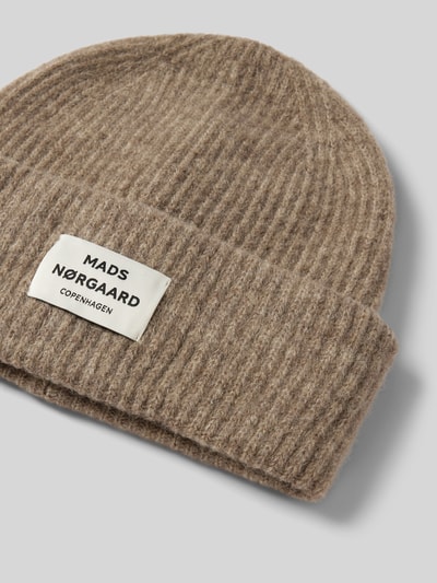 Peek & Cloppenburg MADS NØRGAARDMütze mit Label-Detail Modell 'Tosca' in beige Im Verkauf