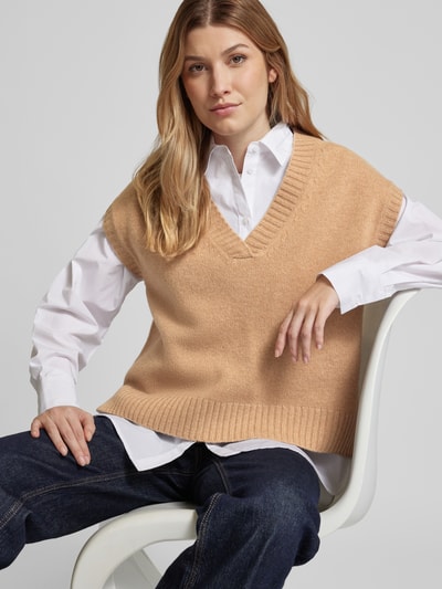 Peek & Cloppenburg Christian Berg WomanPullunder aus Lanawolle mit V-Ausschnitt in camel Lagerräumung