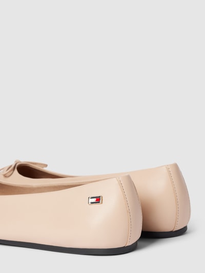 Peek & Cloppenburg Tommy HilfigerBallerinas mit Zierschleife Modell 'ESSENTIAL CHIC' in beige Bis zu 55% Rabatt