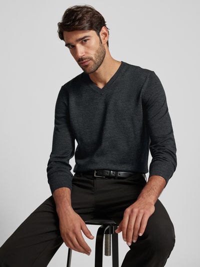 Peek & Cloppenburg Christian Berg MenStrickpullover mit V-Ausschnitt in anthrazit melange 2025