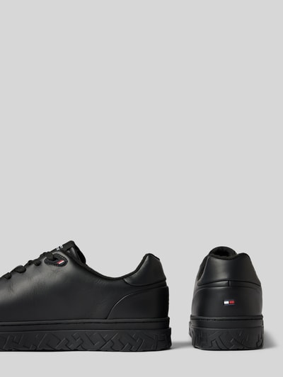 Peek & Cloppenburg Tommy HilfigerLedersneaker mit Label-Schriftzug Modell 'COURT THICK CUPSOLE' in black Kostenloser Versand international
